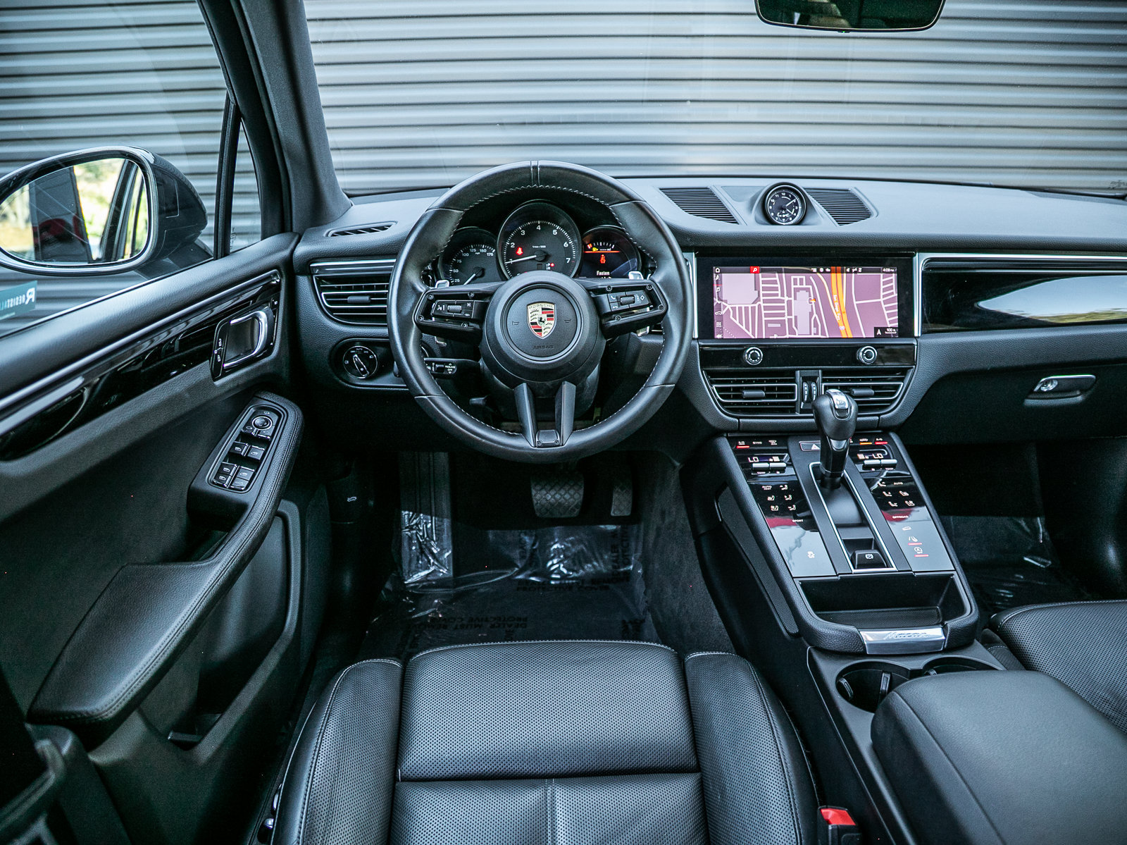Certified 2023 Porsche Macan AWD/4WD image 11