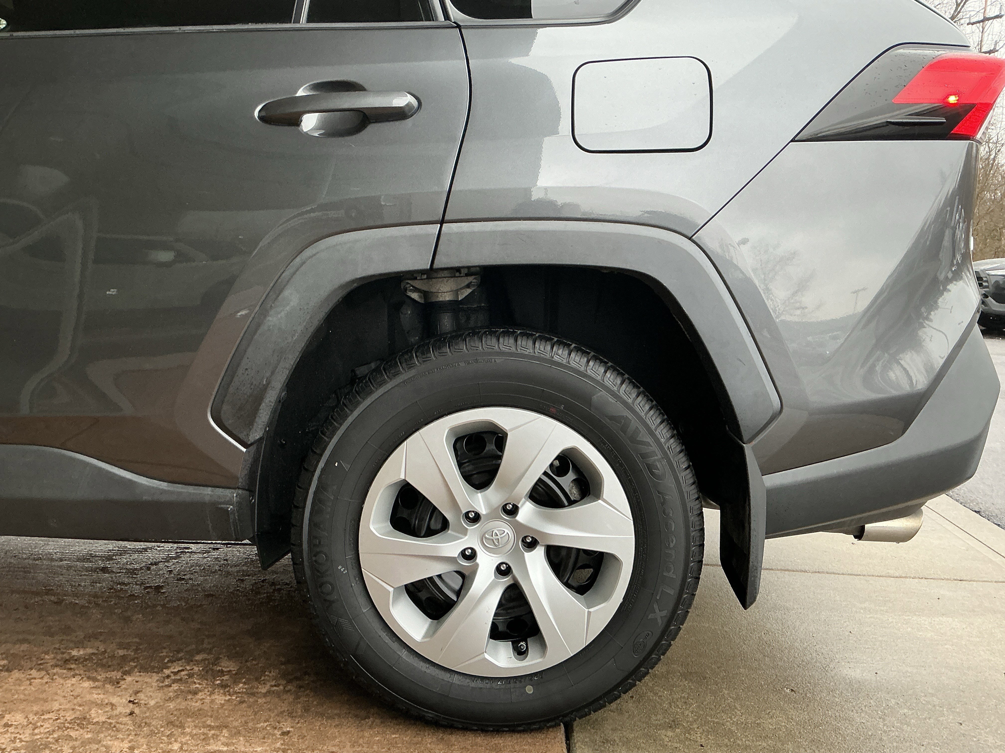 Used 2020 Toyota RAV4 LE image 23