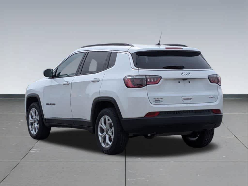 Certified 2025 Jeep Compass Latitude AWD/4WD image 3
