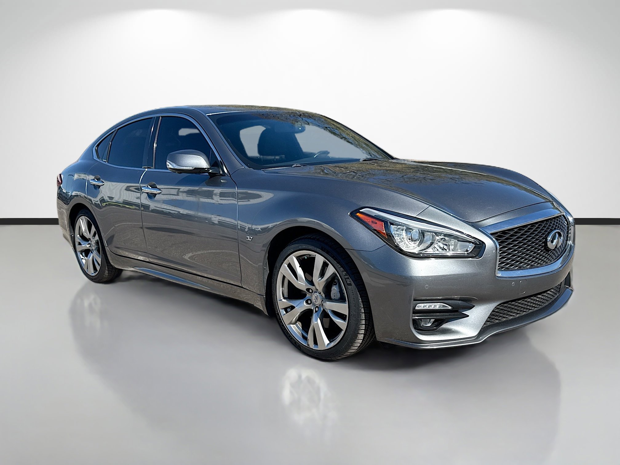 Used 2019 INFINITI Q70 Luxe w/ Sport Package