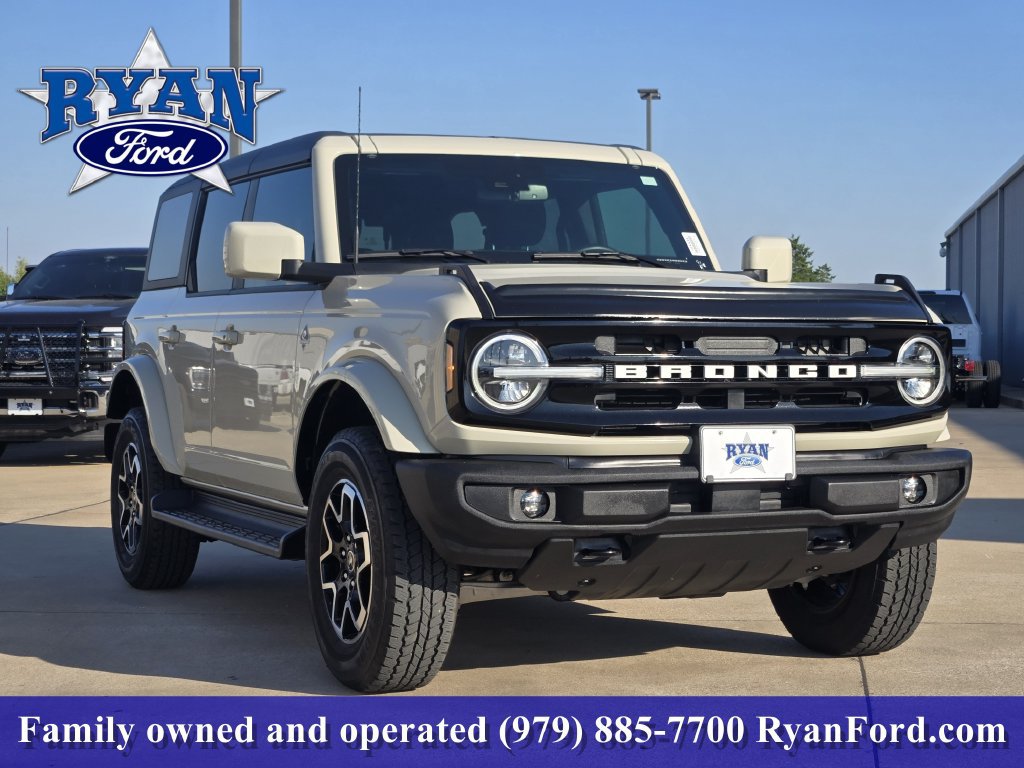 Used 2025 Ford Bronco Outer Banks AWD/4WD image 2