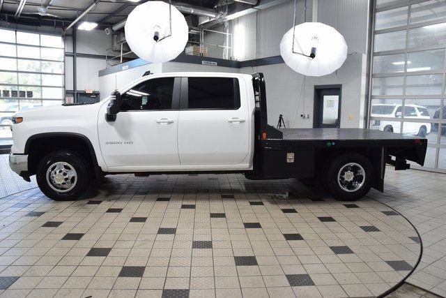 Used 2024 Chevrolet Silverado 3500 LT image 3