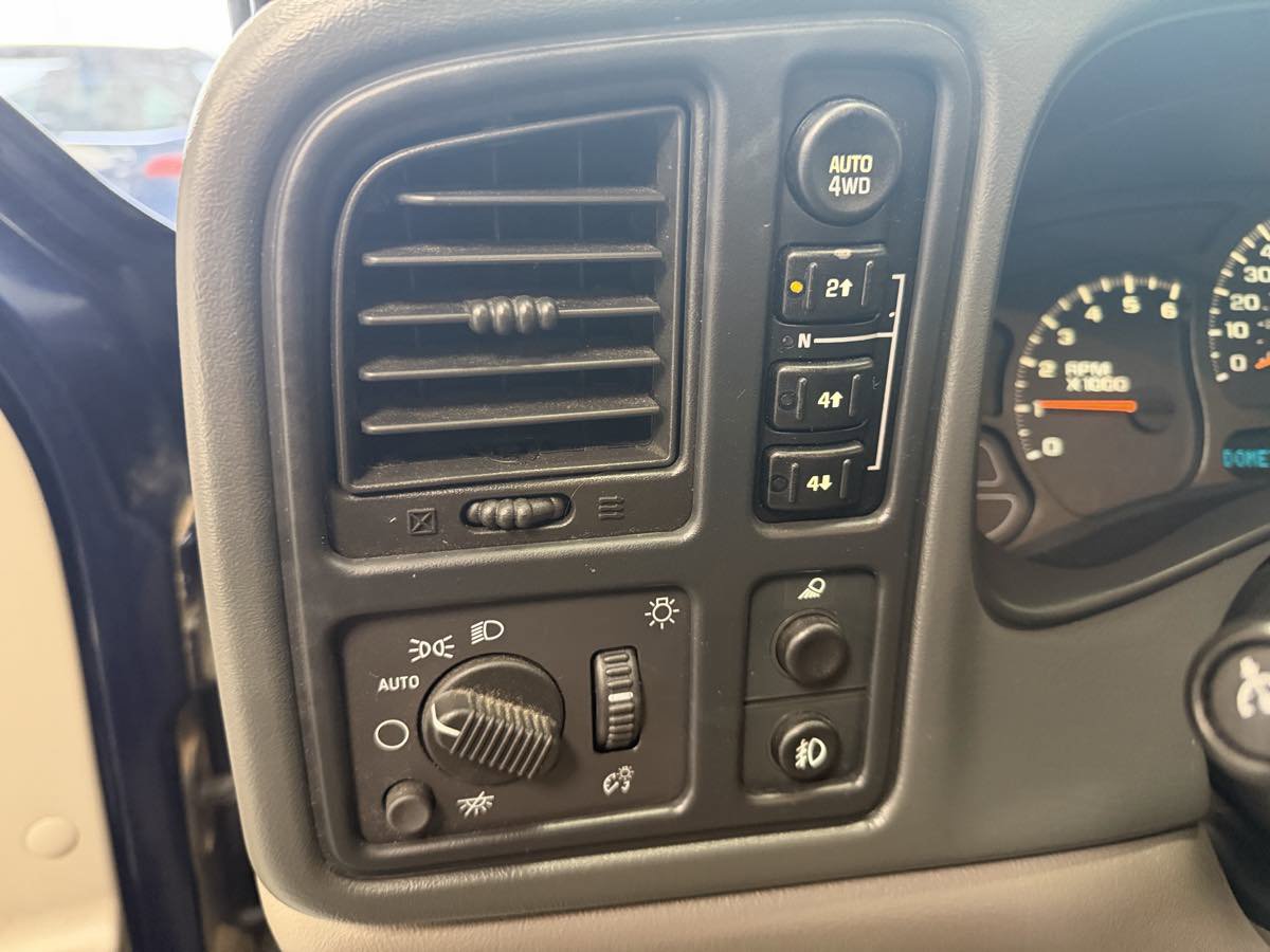 Used 2005 Chevrolet Avalanche Z71 w/ Preferred Equipment Group image 18