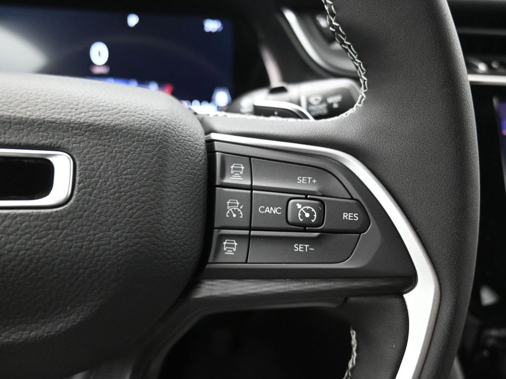 New 2025 Jeep Grand Cherokee L Altitude image 24