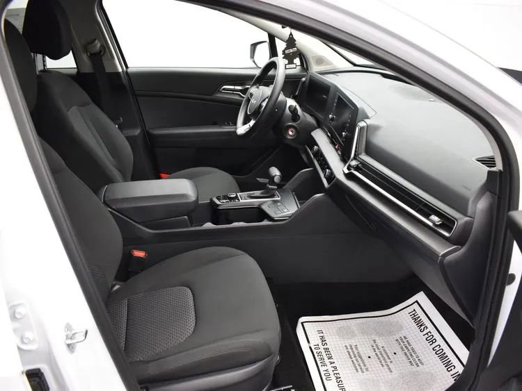 Used 2025 Kia Sportage LX image 16
