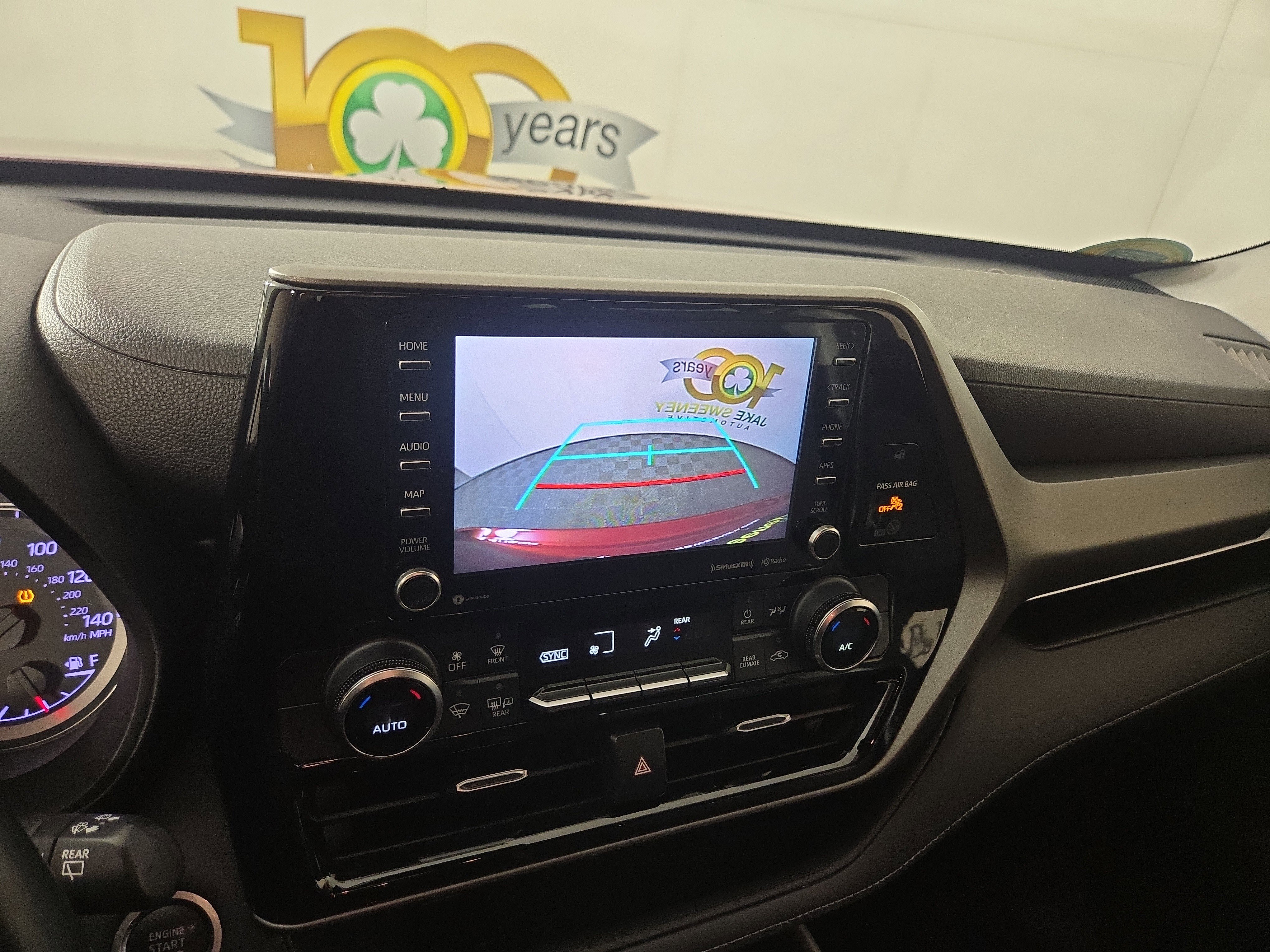 Used 2020 Toyota Highlander LE FWD image 22