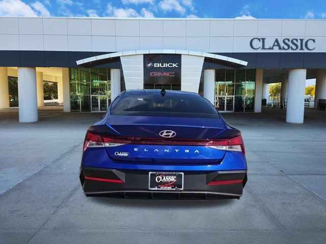 Used 2024 Hyundai Elantra SEL FWD image 7