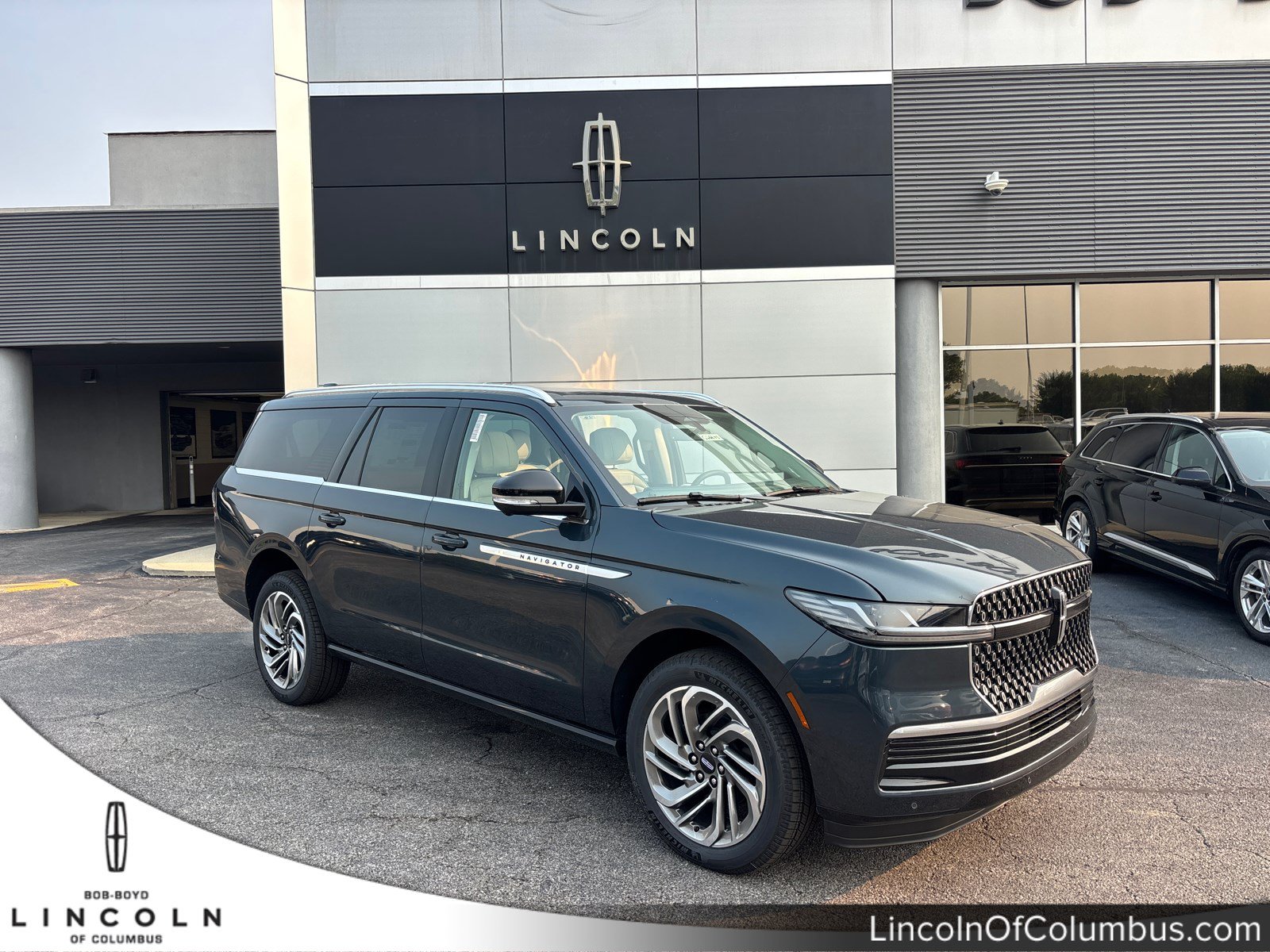 New 2026 Lincoln Navigator L Reserve AWD/4WD image 1