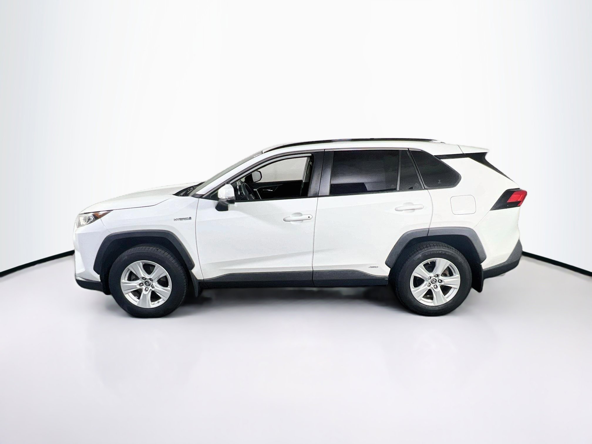 Used 2019 Toyota RAV4 XLE w/ Convenience Package image 8