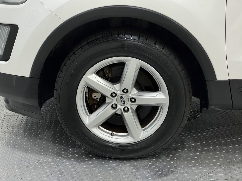 Used 2016 Ford Explorer XLT w/ Equipment Group 202A image 38