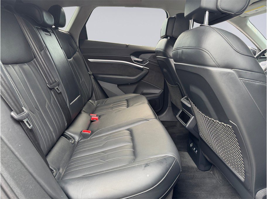 Used 2019 Audi e-tron Prestige w/ Prestige Package AWD/4WD image 25
