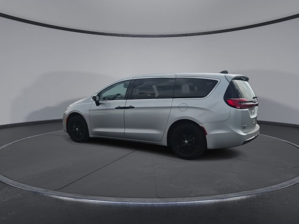 Used 2024 Chrysler Pacifica Touring-L FWD image 6