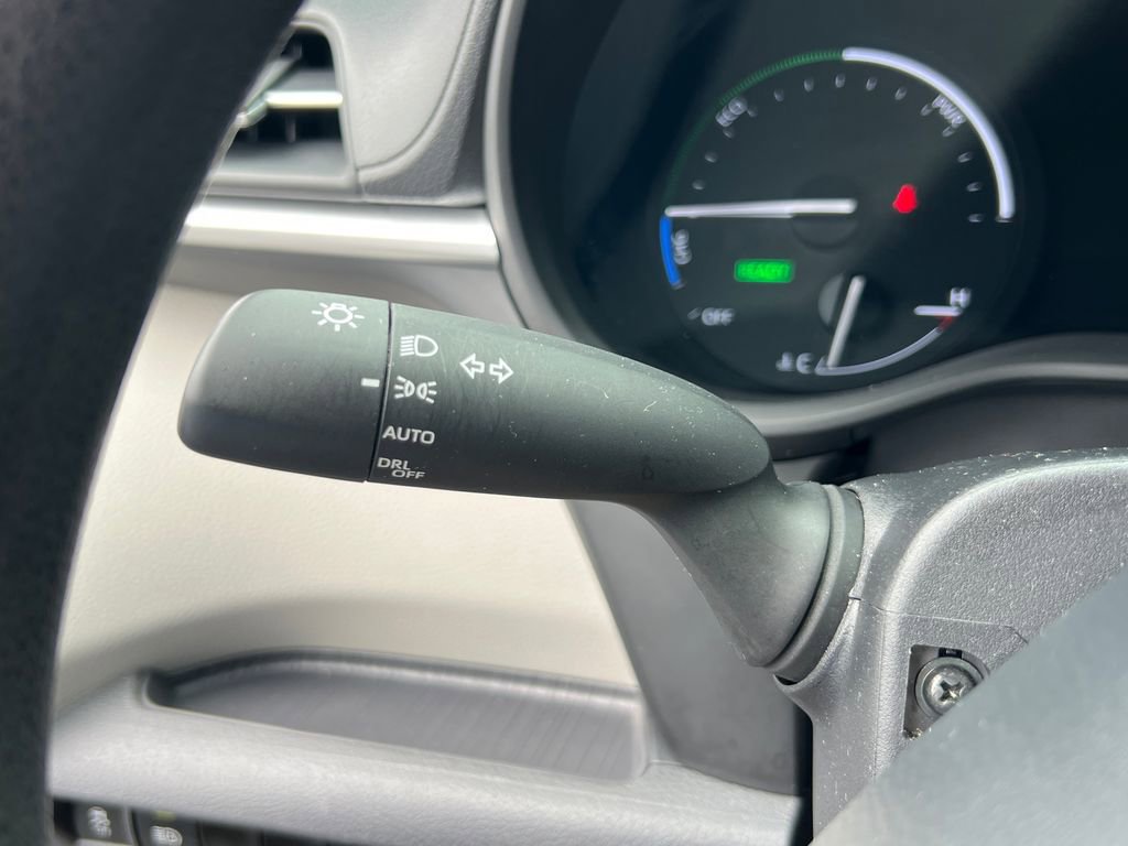 Used 2024 Toyota Sienna LE image 28