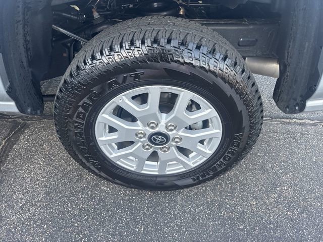 Used 2025 Toyota Tacoma SR5 w/ SR5 Upgrade Package AWD/4WD image 27