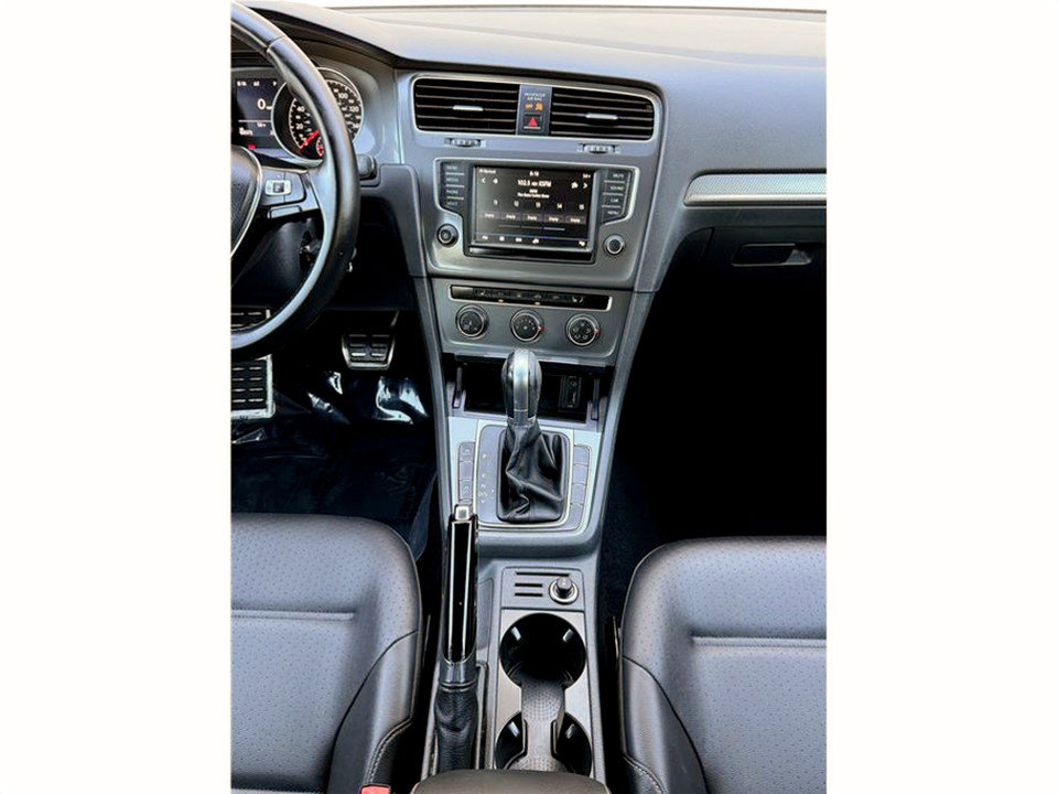 Used 2017 Volkswagen Golf Alltrack S image 27