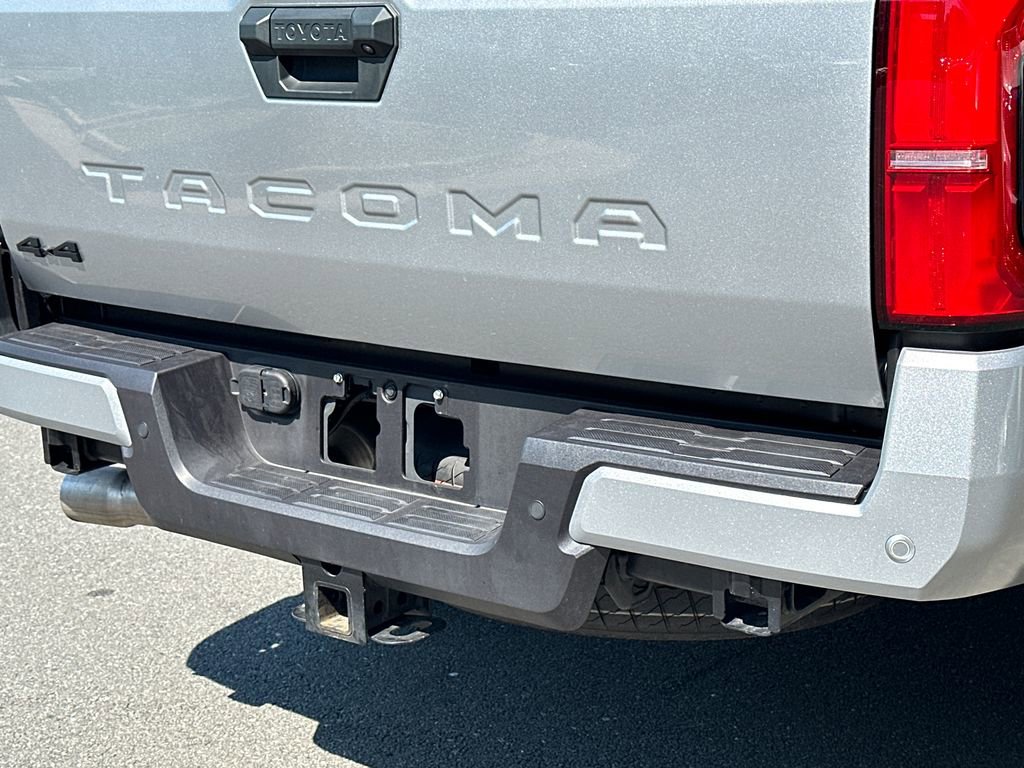Used 2025 Toyota Tacoma TRD Off-Road w/ TRD Off Road Upgrade Package AWD/4WD image 5