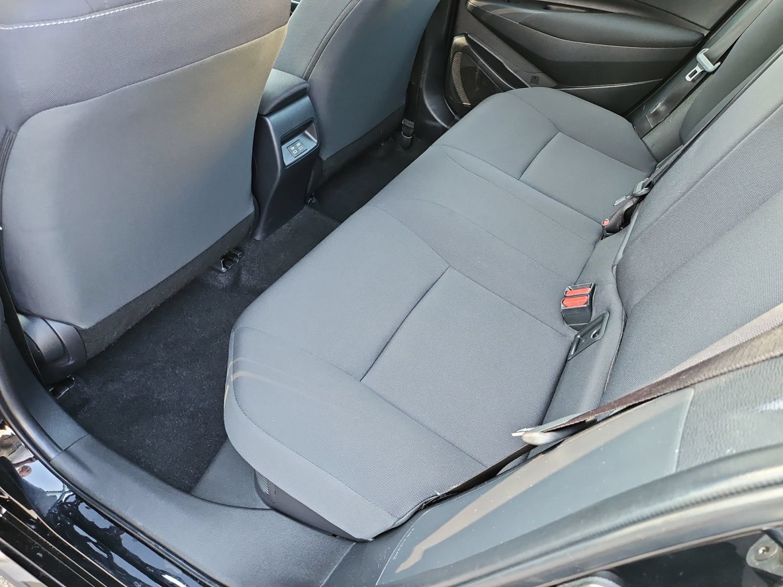 Used 2023 Toyota Corolla LE FWD image 31