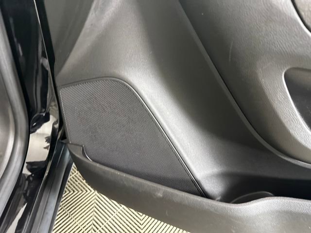 Used 2022 Chevrolet Trax LT w/ LT Convenience Package image 29