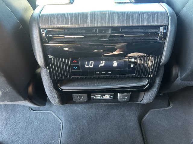 Used 2023 Jeep Wagoneer Series II AWD/4WD image 35