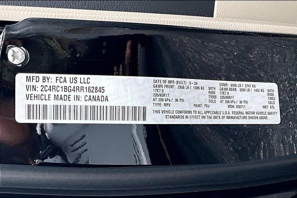 Used 2024 Chrysler Pacifica Touring-L FWD image 19