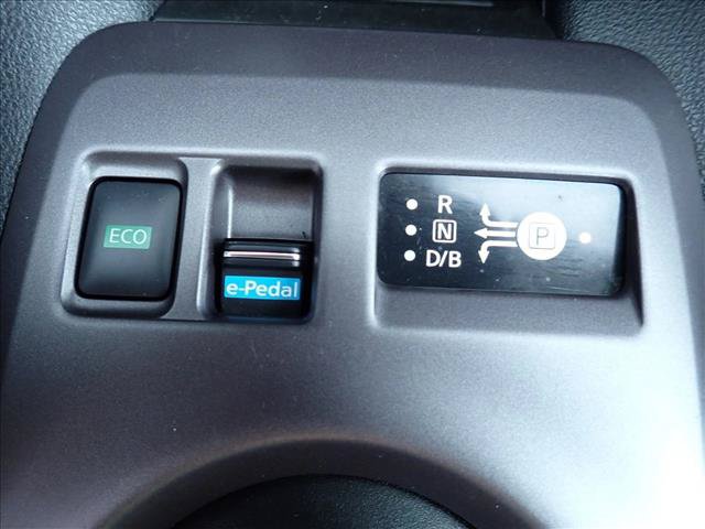 Used 2025 Nissan Leaf S FWD image 15