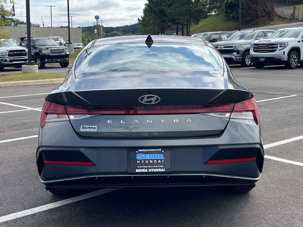Certified 2025 Hyundai Elantra SEL FWD image 34