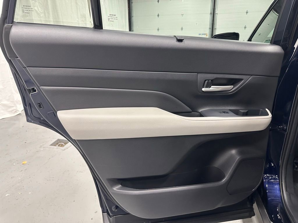Used 2025 Toyota Grand Highlander AWD image 42