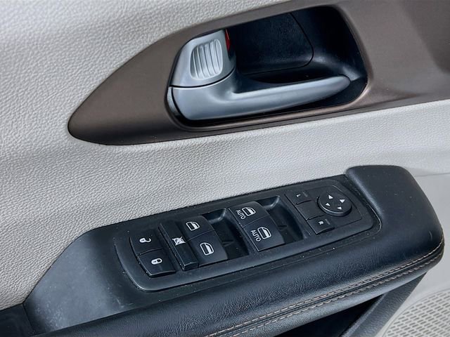 Used 2018 Chrysler Pacifica Touring Plus w/ Tire & Wheel Group image 9