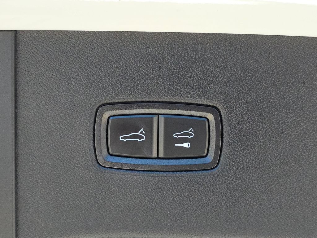 Used 2024 Porsche Cayenne AWD/4WD image 16