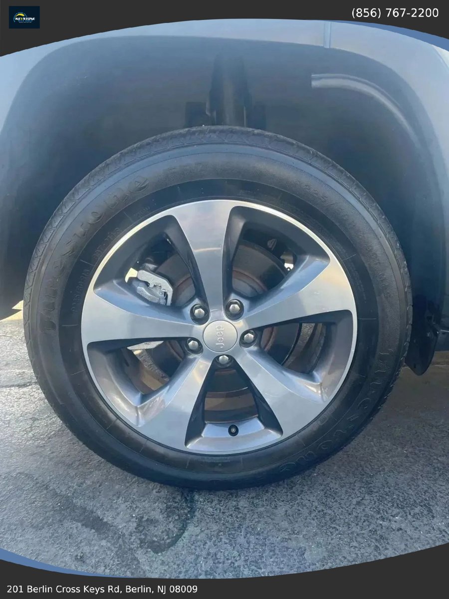 Used 2019 Jeep Cherokee Limited w/ Trailer Tow Group AWD/4WD image 8