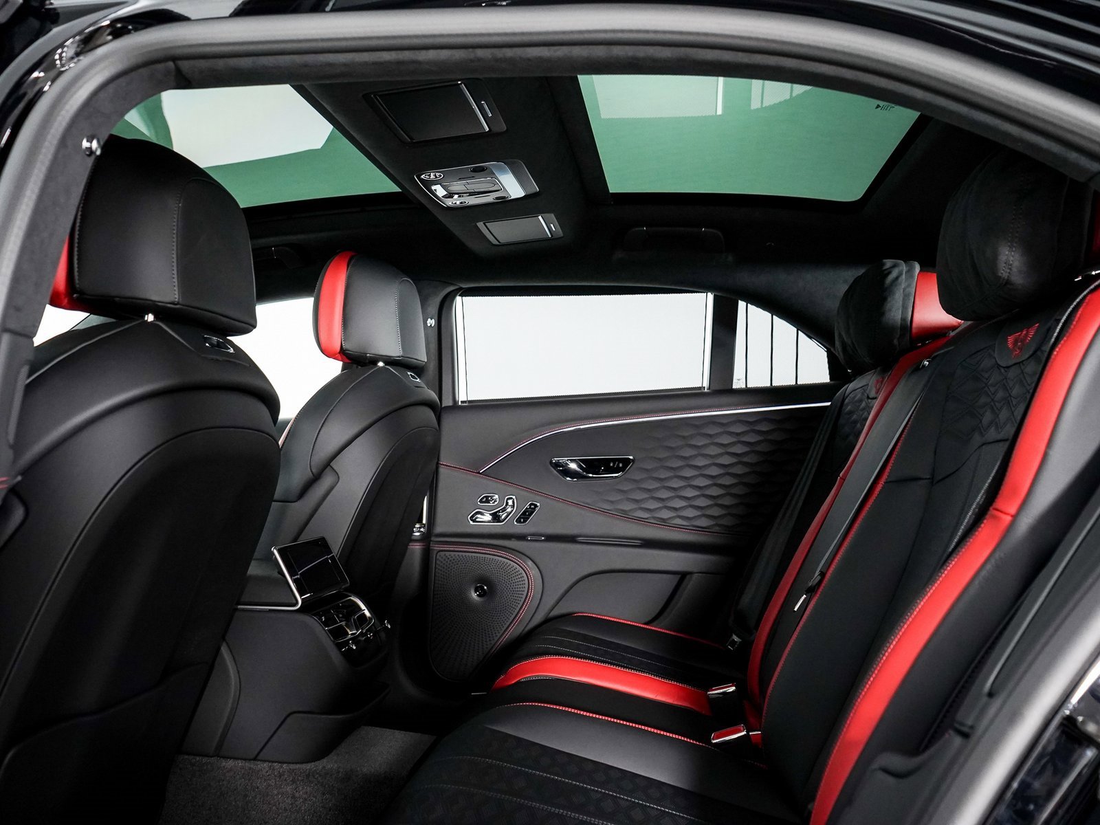 Certified 2025 Bentley Flying Spur Plug-In Hybrid image 24