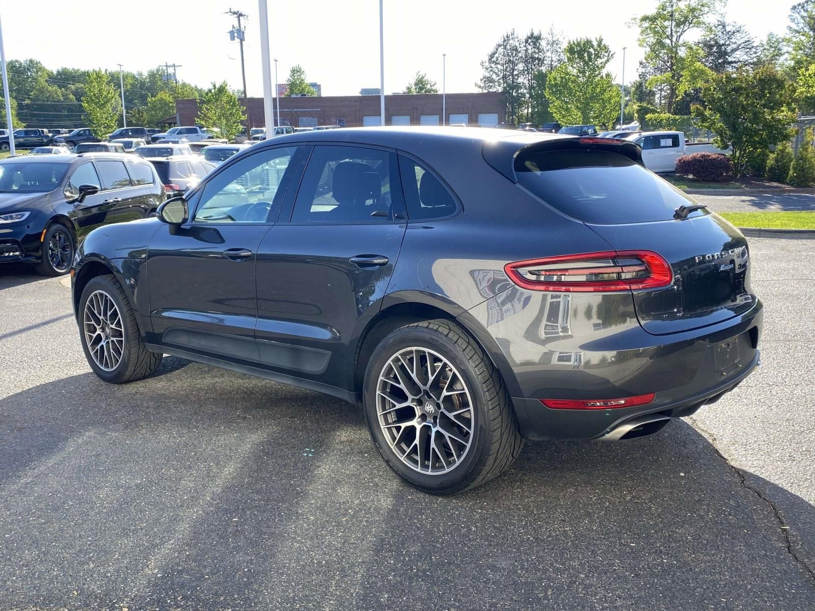Used 2018 Porsche Macan w/ Premium Package Plus AWD/4WD image 5