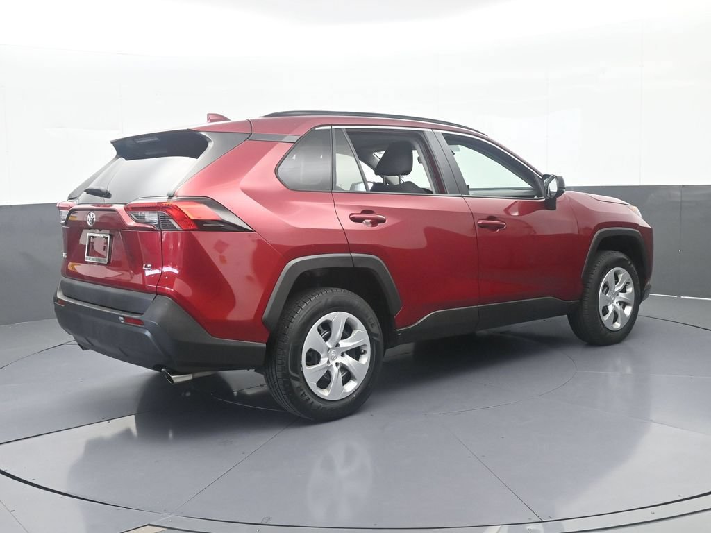 Used 2021 Toyota RAV4 LE FWD image 6