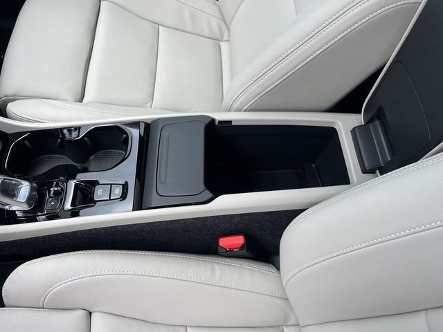 New 2025 Volvo XC40 B5 Plus w/ Protection Package Premier AWD/4WD image 33