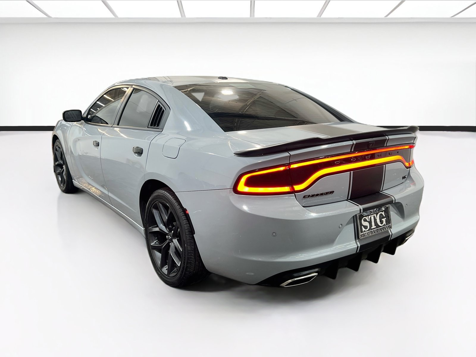 Used 2022 Dodge Charger SXT w/ Blacktop Package RWD image 6