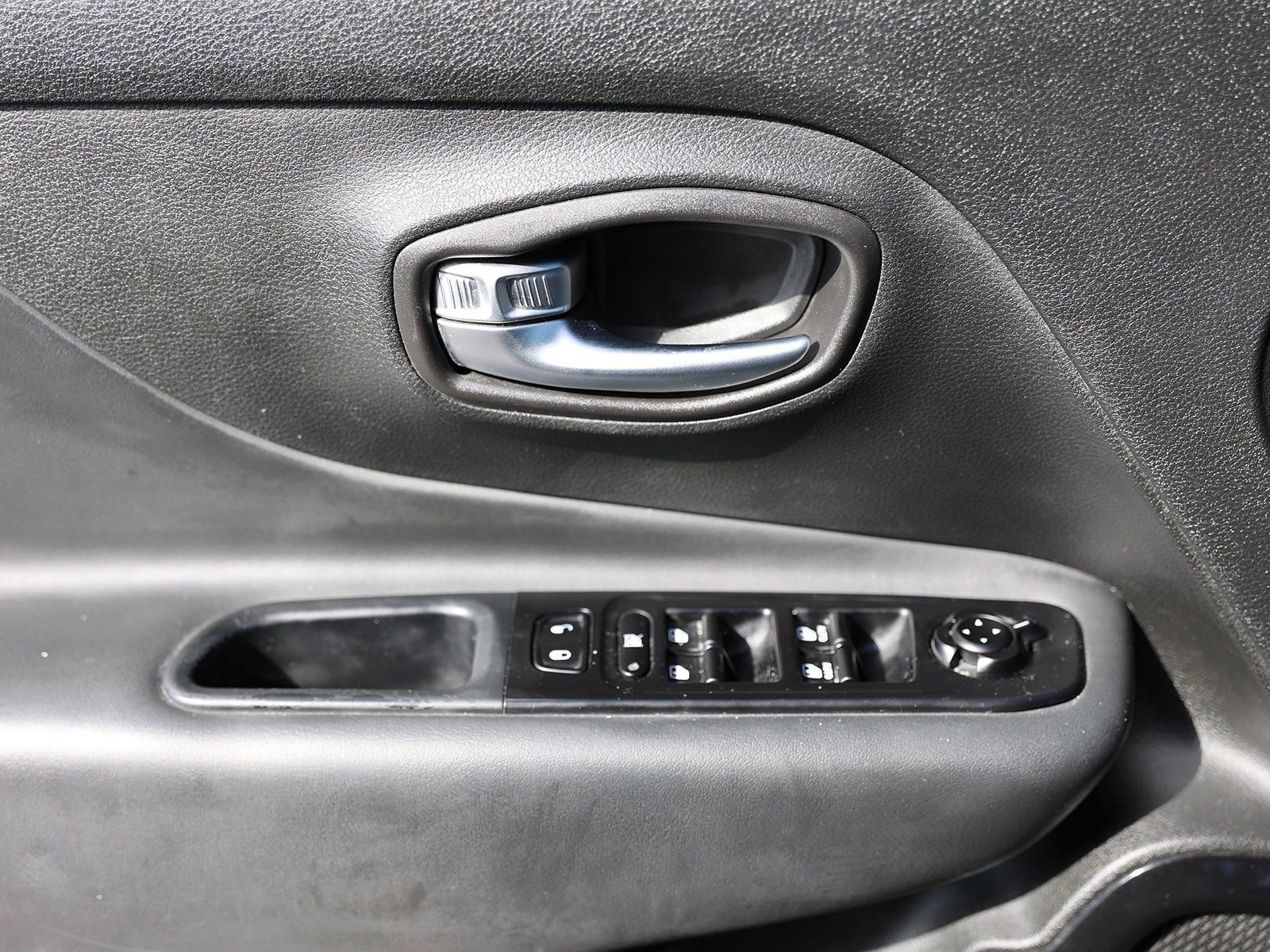 Used 2022 Jeep Renegade Altitude image 33