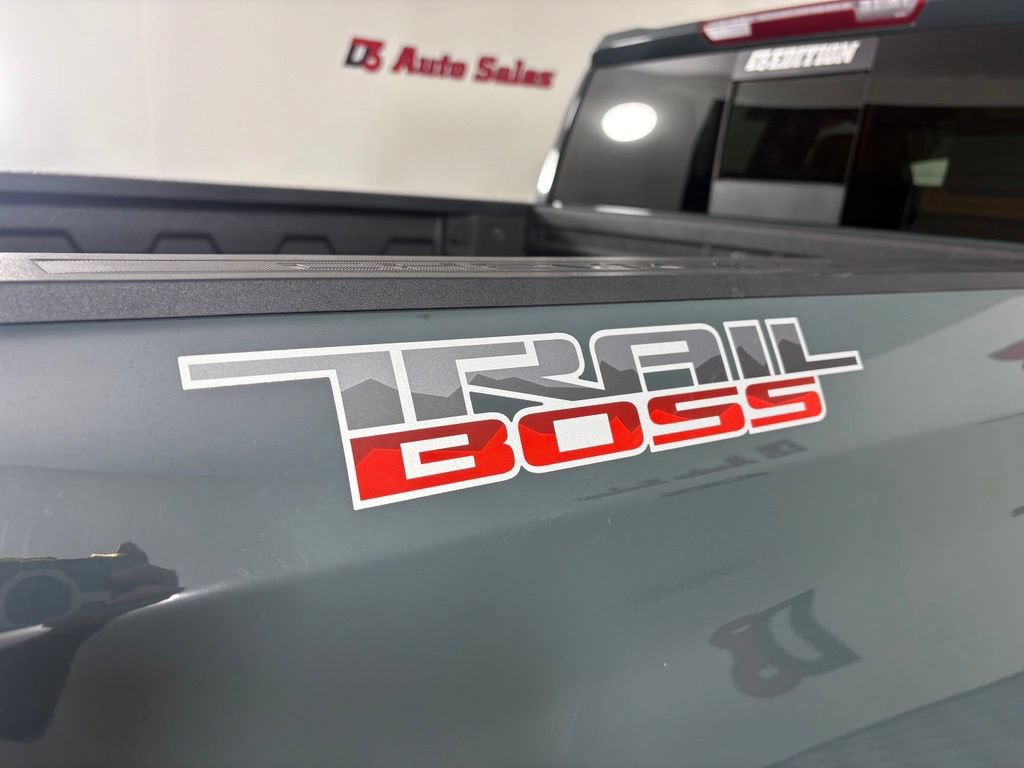 Used 2026 Chevrolet Silverado 1500 LT Trail Boss w/ LT Trail Boss Premium Package AWD/4WD image 11