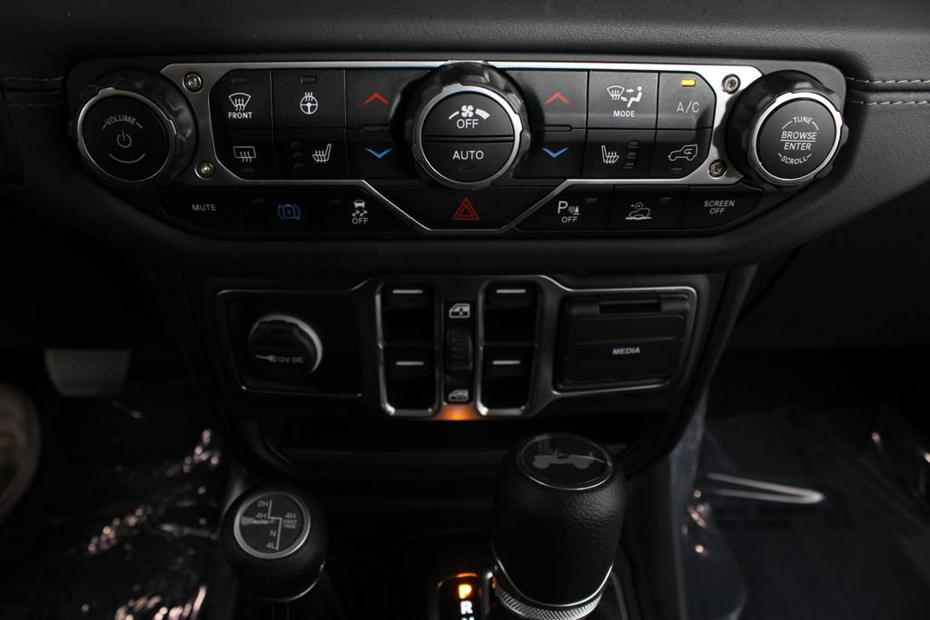 Used 2025 Jeep Wrangler Unlimited Sahara w/ Safety Group AWD/4WD image 6
