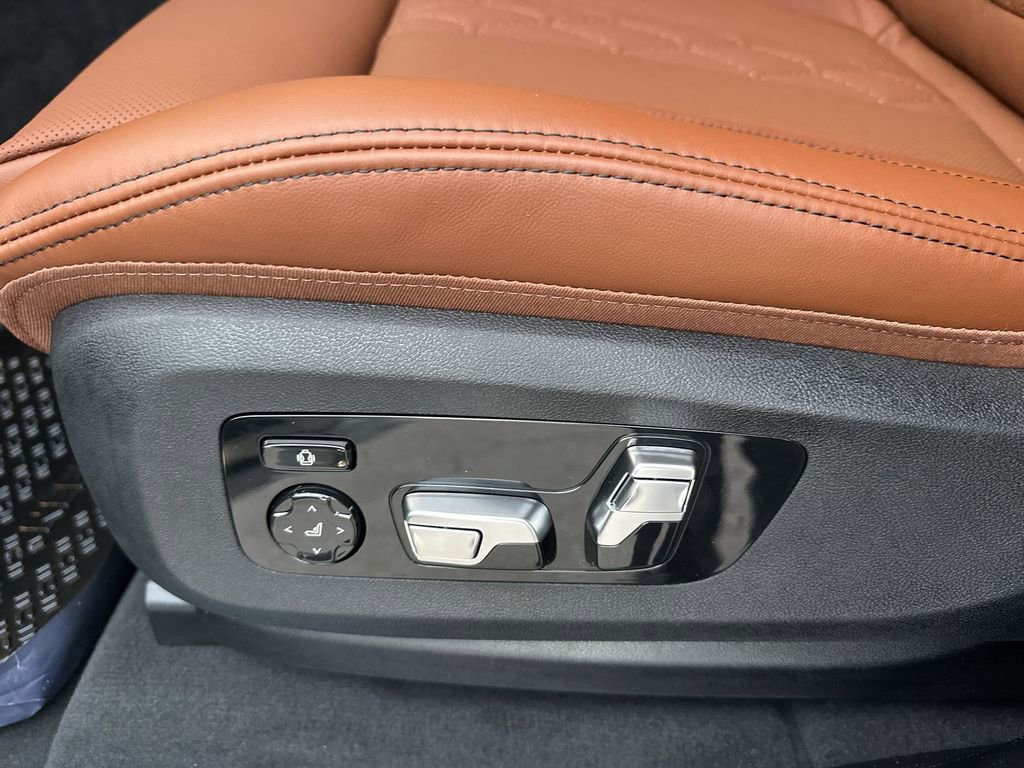 New 2026 BMW X5 M60i image 13