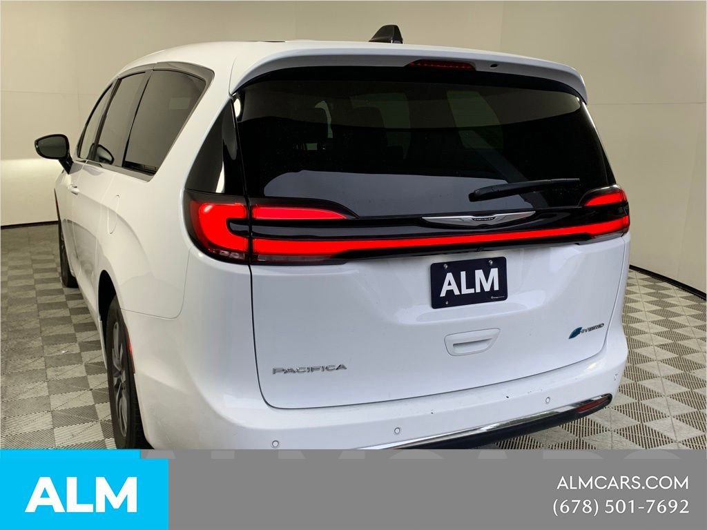Used 2024 Chrysler Pacifica Select image 8