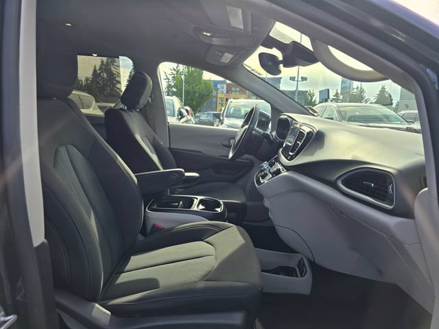 Used 2020 Chrysler Pacifica Touring w/ Advanced Safetytec Group FWD image 14