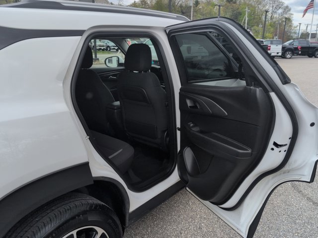 Used 2025 Chevrolet TrailBlazer LT w/ LT Cold Weather Package AWD/4WD image 26