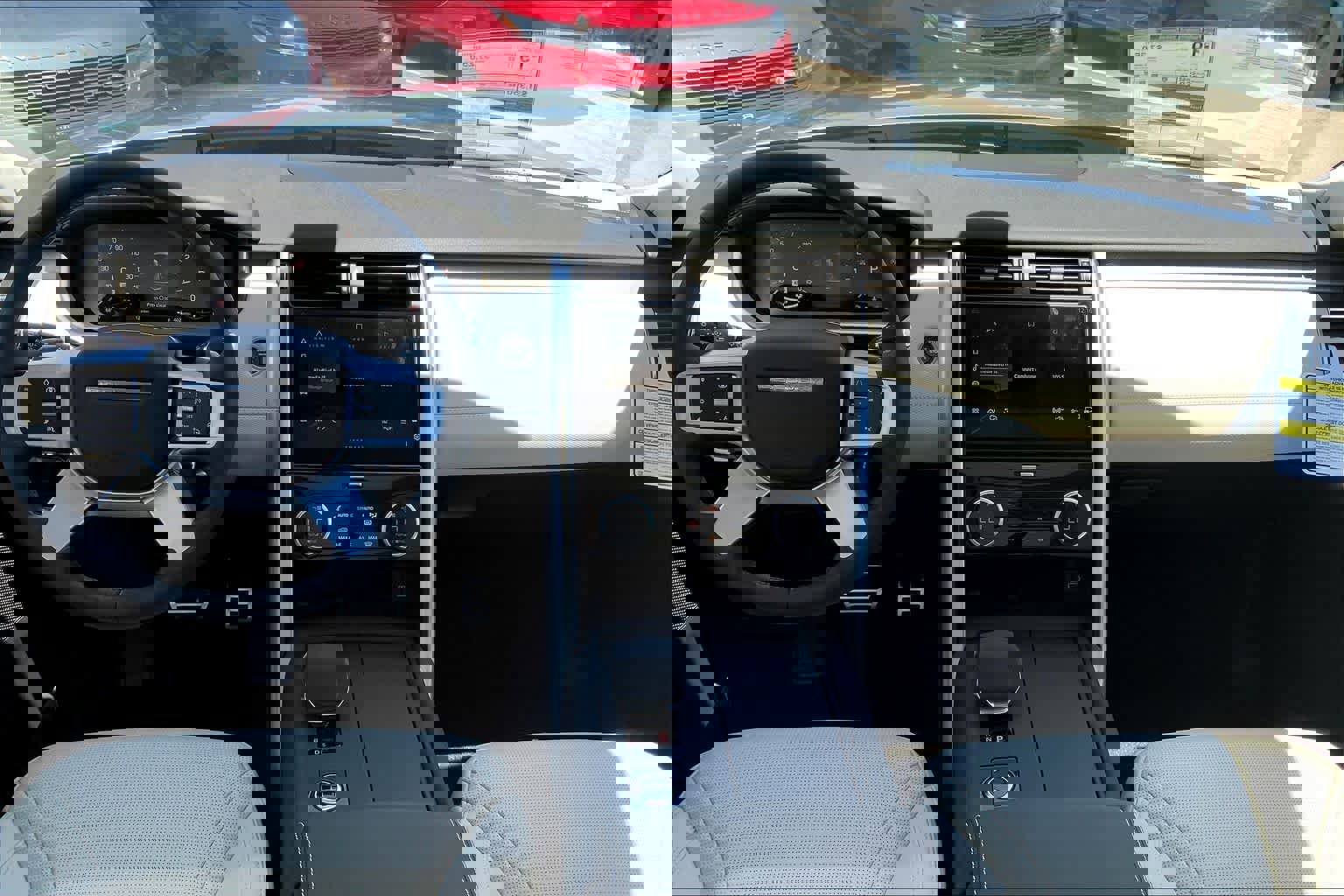 New 2025 Land Rover Discovery Dynamic SE image 5