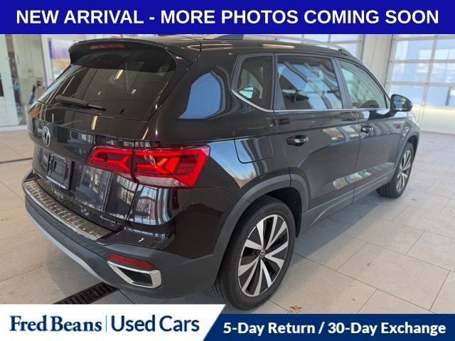 Used 2022 Volkswagen Taos SE w/ Panoramic Sunroof Package image 6