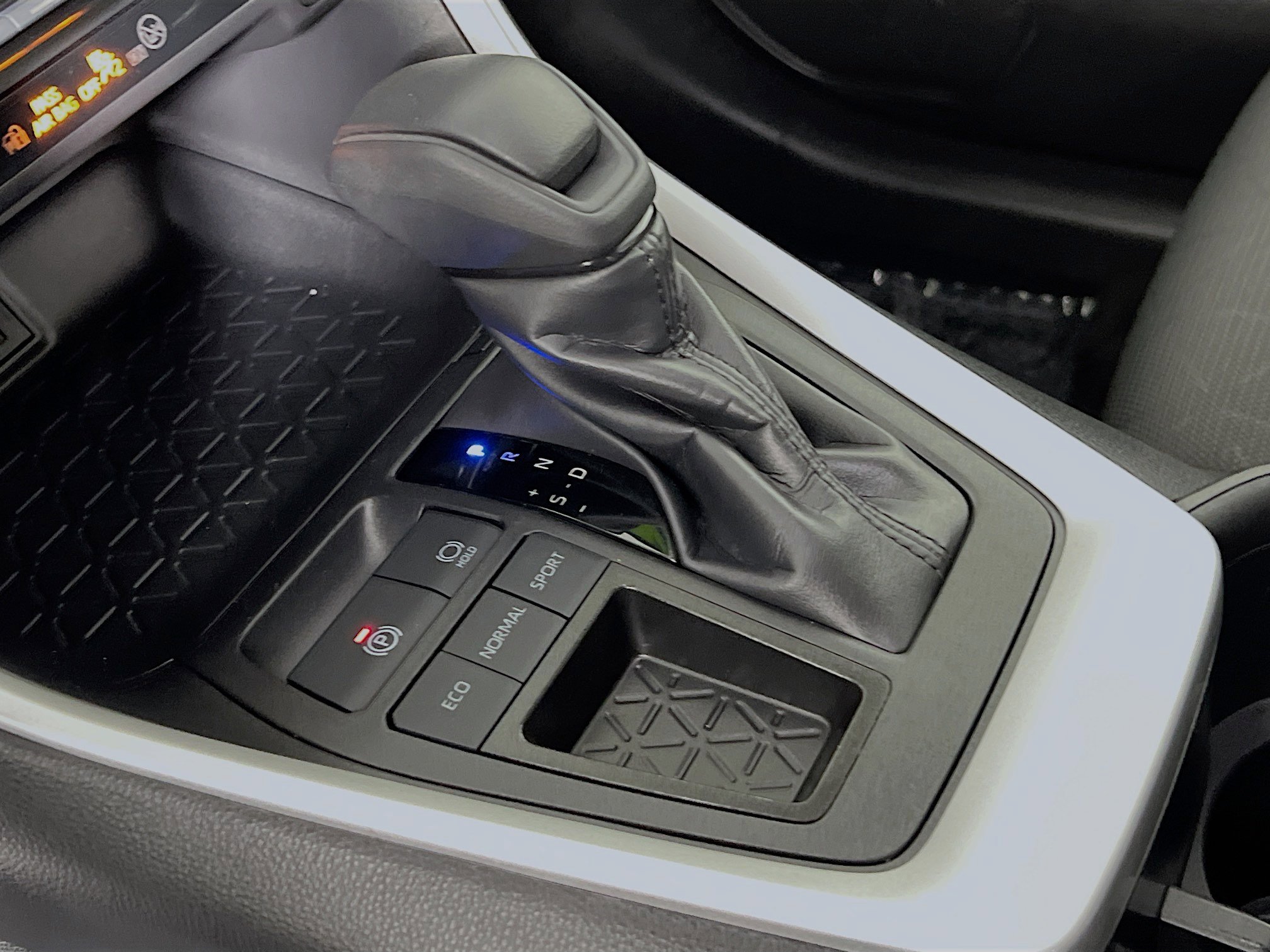 Used 2025 Toyota RAV4 XLE image 24