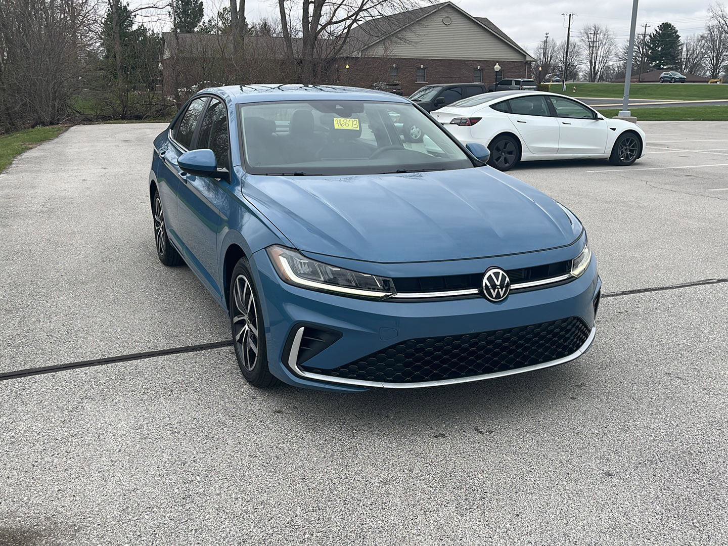Used 2025 Volkswagen Jetta SE FWD image 8