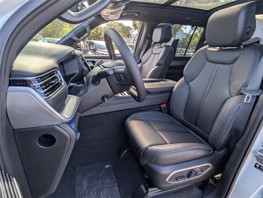 New 2025 Jeep Wagoneer L Series II image 4