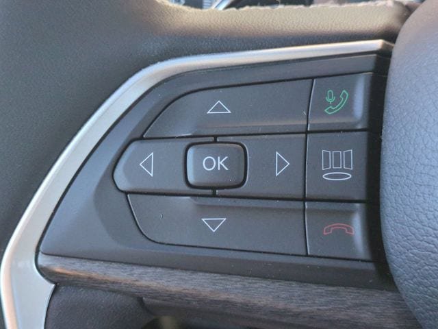 Used 2023 Jeep Grand Cherokee L Limited AWD/4WD image 26