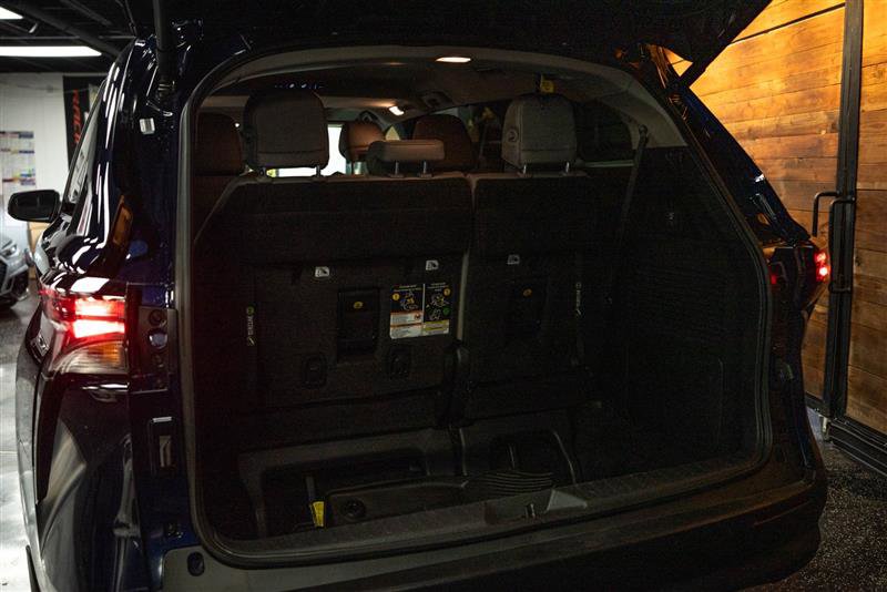 Used 2025 Toyota Sienna XLE w/ XLE Plus Package image 7