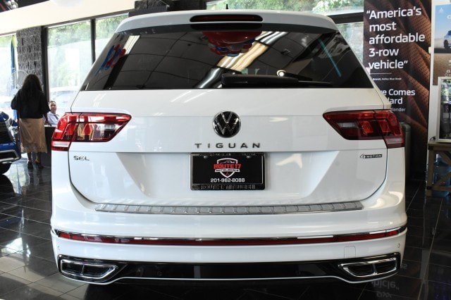 Used 2022 Volkswagen Tiguan SEL R-Line AWD/4WD image 13